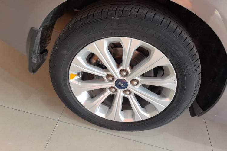 Used Ford Escort 2015 1.5L Automatic Fashion Model Right Rear Wheel Hub