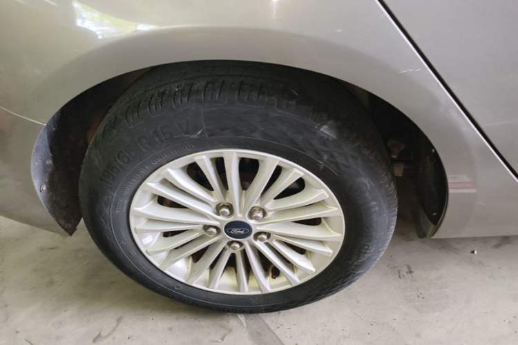 Used Ford Escort 2015 1.5L Automatic Comfort Edition Right Rear Wheel Hub