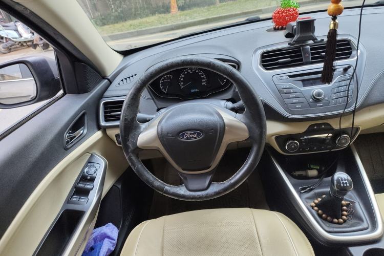 Used Ford Escort 2015 1.5L Manual Fashion Edition Steering Wheel