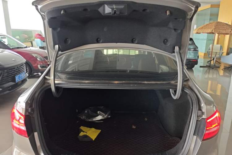 Used Ford Escort 2015 1.5L Automatic Fashion Model Trunk