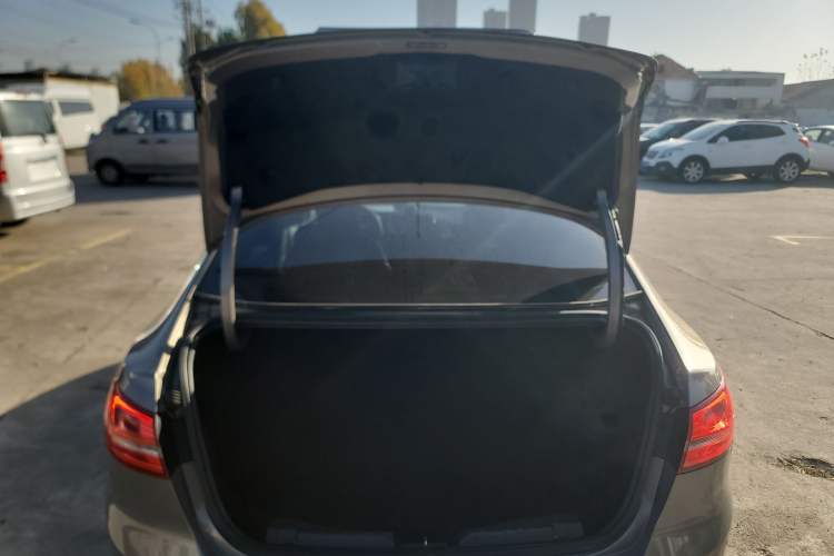 Used Ford Escort 2015 1.5L Automatic Fashion Model Trunk