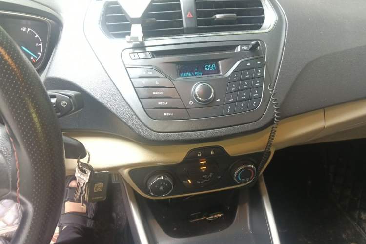 Used Ford Escort 2017 Revised Version 1.5L Manual Comfort Edition Audio And AC Panel