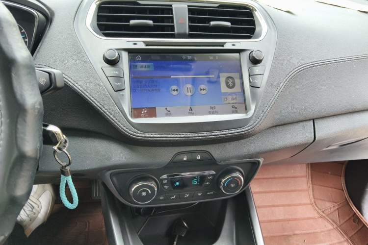 Used Ford Escort 2017 Happiness Edition 1.5L Automatic Fashion Version Audio And AC Panel