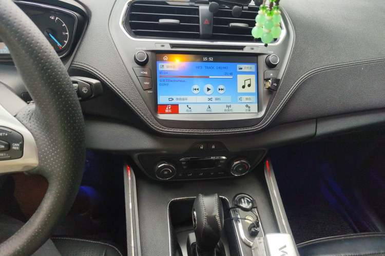 Used Ford Escort 2017 Happiness Edition 1.5L Automatic Fashion Version Audio And AC Panel