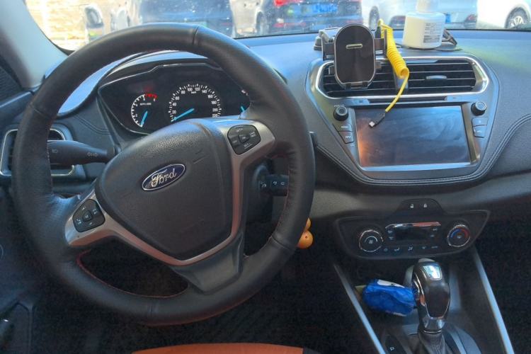 Used Ford Escort 2017 Happiness Edition 1.5L Automatic Fashion Version Center Console