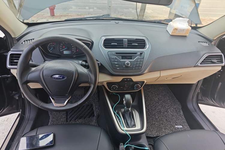 Used Ford Escort 2017 1.5L Automatic Comfort Model Center Console