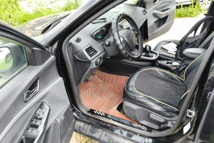 Used Ford Escort 2017 Happiness Edition 1.5L Automatic Fashion Version Driver Seat