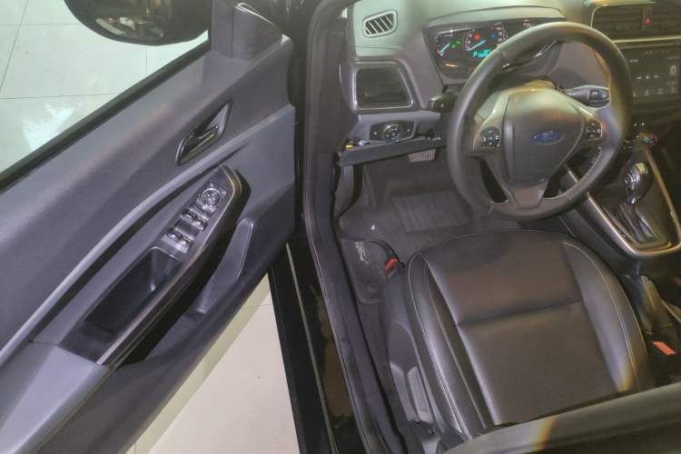 Used Ford Escort 2017 Happiness Edition 1.5L Automatic Fashion Version Driver Seat