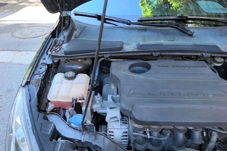 Used Ford Escort 2017 Happiness Edition 1.5L Automatic Fashion Version Engine Bay Right