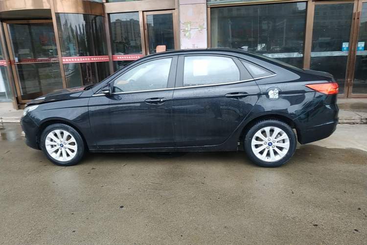 Used Ford Escort 2017 Happiness Edition 1.5L Automatic Fashion Version Exterior 3