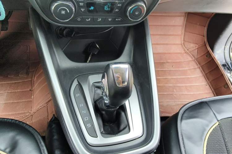 Used Ford Escort 2017 Happiness Edition 1.5L Automatic Fashion Version Gear Lever