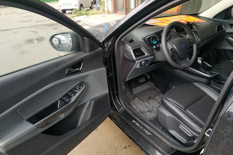 Used Ford Escort 2017 Happiness Edition 1.5L Automatic Fashion Version Interior 3