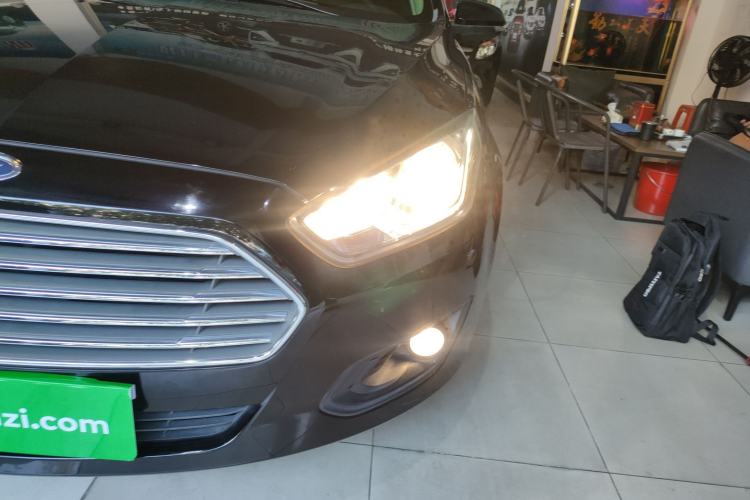 Used Ford Escort 2017 Happiness Edition 1.5L Automatic Fashion Version Left Front Headlight