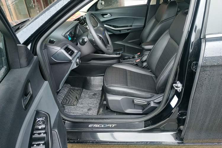 Used Ford Escort 2017 Happiness Edition 1.5L Automatic Fashion Version Left Front Seat