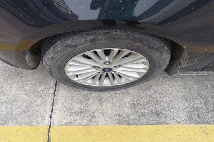 Used Ford Escort 2017 1.5L Automatic Comfort Model Left Front Wheel Hub