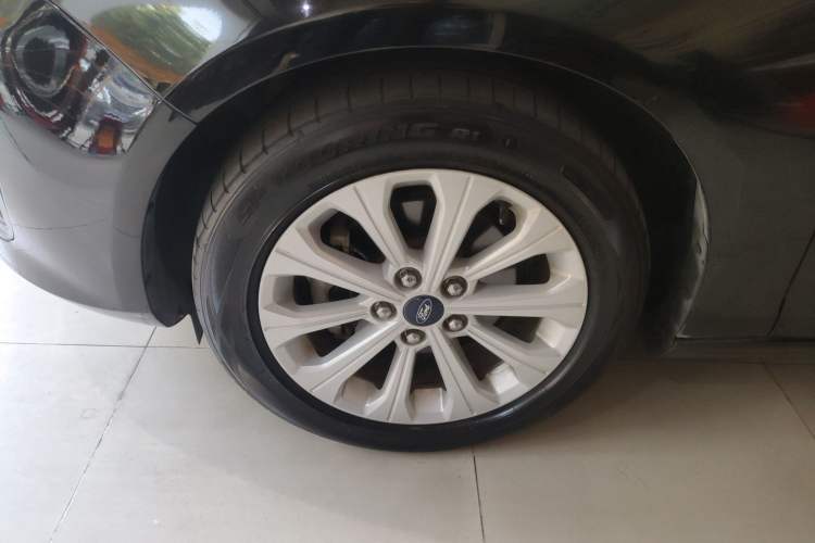 Used Ford Escort 2017 Happiness Edition 1.5L Automatic Fashion Version Left Front Wheel Hub
