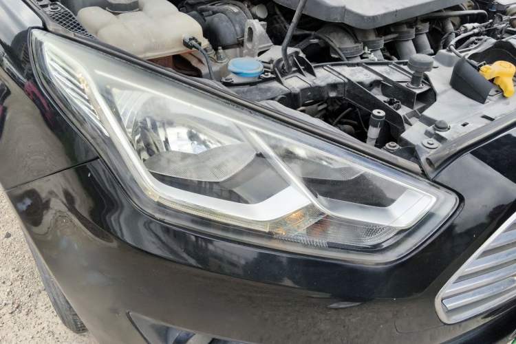 Used Ford Escort 2017 Happiness Edition 1.5L Automatic Fashion Version Right Front Headlight