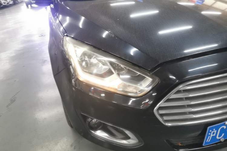 Used Ford Escort 2017 Happiness Edition 1.5L Automatic Fashion Version Right Front Headlight