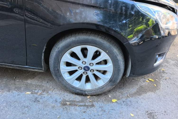 Used Ford Escort 2017 Happiness Edition 1.5L Automatic Fashion Version Right Front Wheel Hub