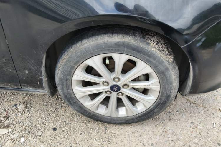 Used Ford Escort 2017 Happiness Edition 1.5L Automatic Fashion Version Right Front Wheel Hub