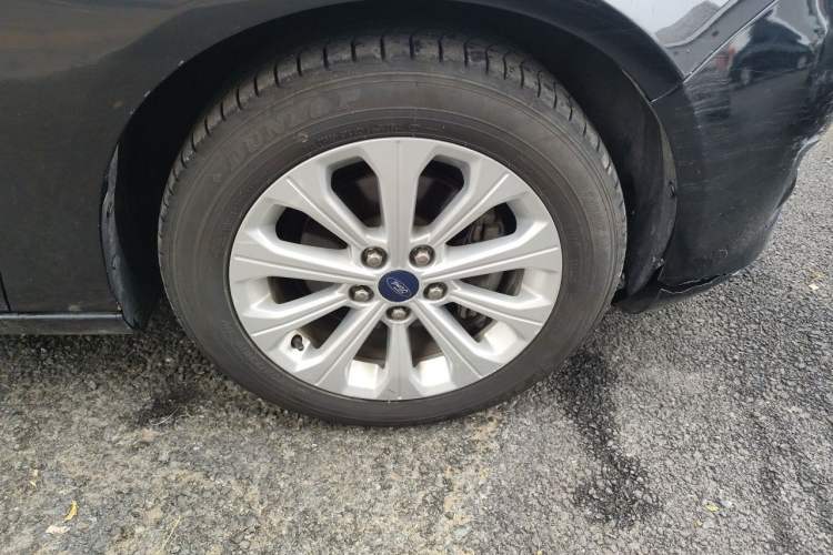 Used Ford Escort 2017 Happiness Edition 1.5L Automatic Fashion Version Right Front Wheel Hub