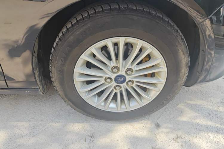 Used Ford Escort 2017 1.5L Automatic Comfort Model Right Front Wheel Hub