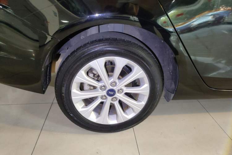 Used Ford Escort 2017 Happiness Edition 1.5L Automatic Fashion Version Right Rear Wheel Hub