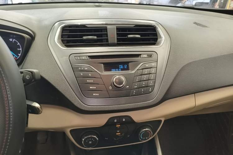 Used Ford Escort 2017 Revised Version 1.5L Manual Comfort Edition Audio And AC Panel