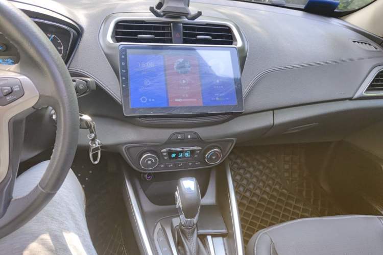 Used Ford Escort 2017 Happiness Edition 1.5L Automatic Fashion Version Audio And AC Panel