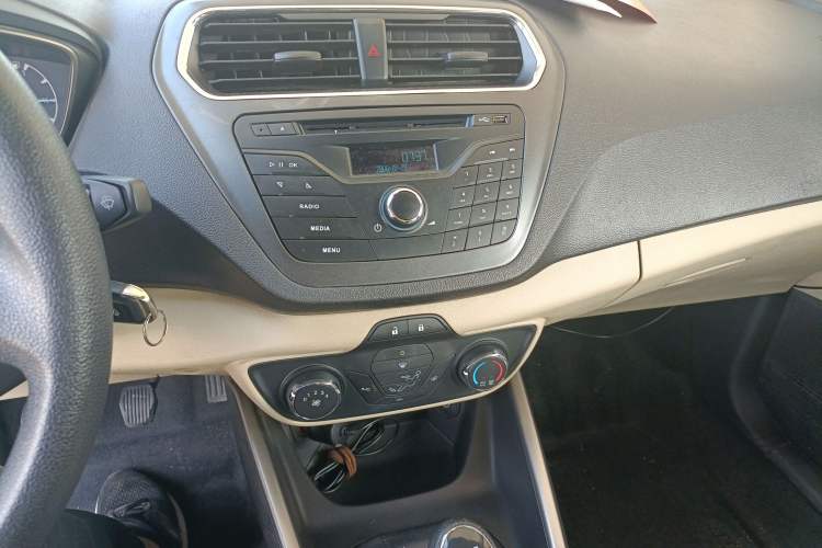 Used Ford Escort 2017 Revised Version 1.5L Manual Comfort Edition Audio And AC Panel