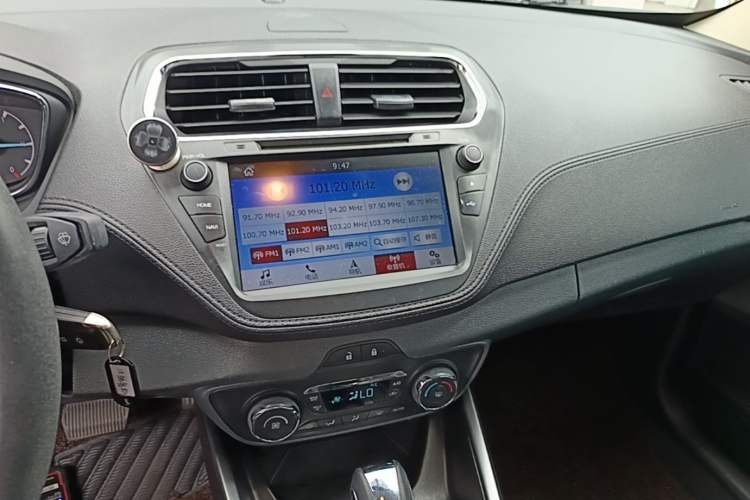 Used Ford Escort 2017 Happiness Edition 1.5L Automatic Fashion Version Audio And AC Panel
