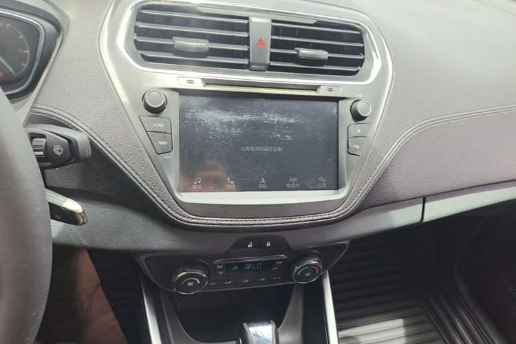 Used Ford Escort 2017 Happiness Edition 1.5L Automatic Fashion Version Audio And AC Panel