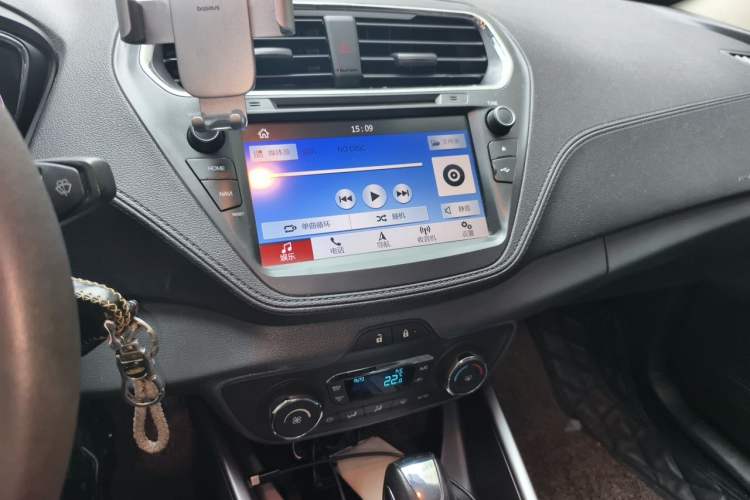 Used Ford Escort 2017 Happiness Edition 1.5L Automatic Fashion Version Audio And AC Panel