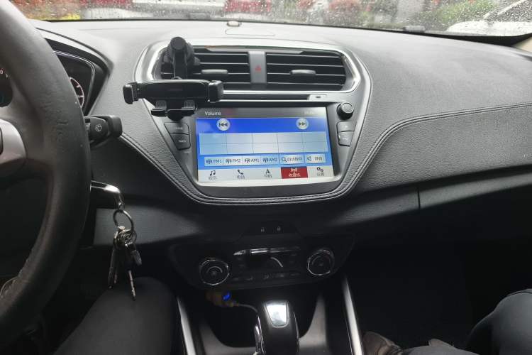 Used Ford Escort 2017 Happiness Edition 1.5L Automatic Fashion Version Audio And AC Panel