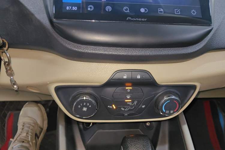 Used Ford Escort 2017 Revised Version 1.5L Automatic Comfort Edition Audio And AC Panel