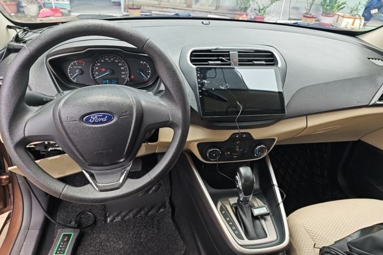 Used Ford Escort 2017 1.5L Automatic Comfort Model Center Console
