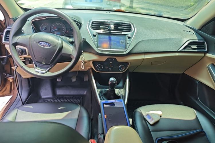 Used Ford Escort 2017 1.5L Manual Comfort Model Center Console