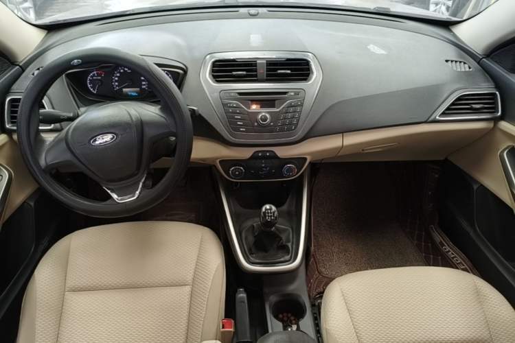 Used Ford Escort 2017 Revised Version 1.5L Manual Comfort Edition Center Console