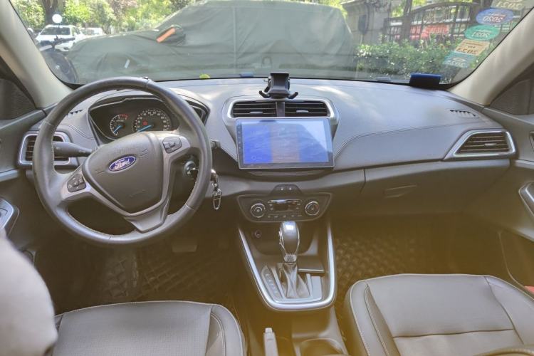 Used Ford Escort 2017 Happiness Edition 1.5L Automatic Fashion Version Center Console