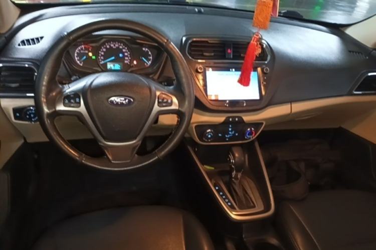 Used Ford Escort 2017 Revised Version 1.5L Automatic Comfort Edition Center Console