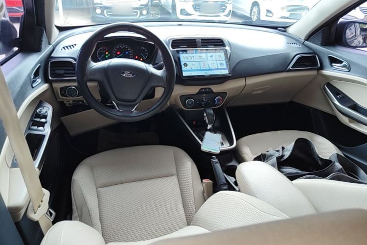 Used Ford Escort 2017 1.5L Automatic Comfort Model Center Console