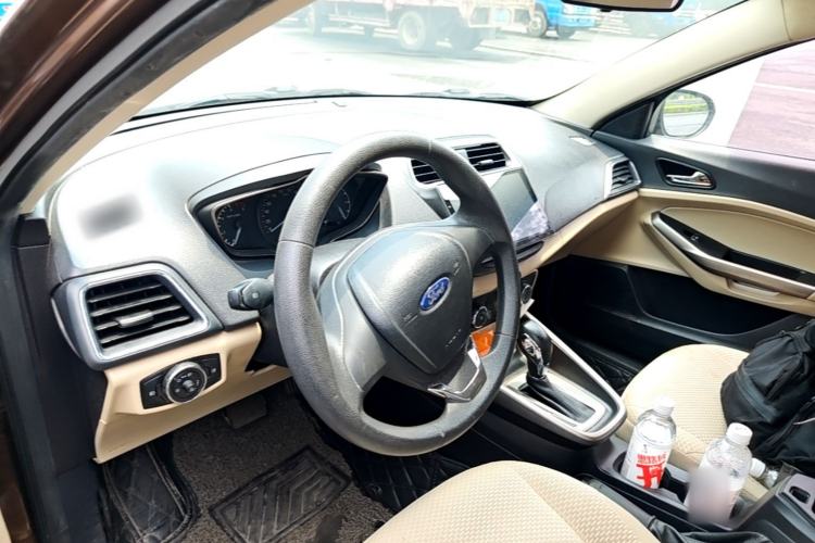 Used Ford Escort 2017 1.5L Automatic Comfort Model Center Console