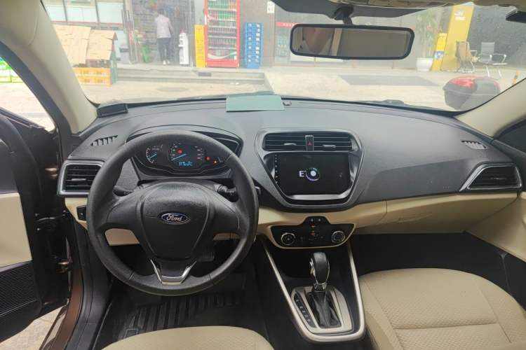 Used Ford Escort 2017 1.5L Automatic Comfort Model Center Console