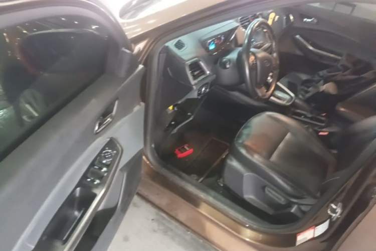 Used Ford Escort 2017 Happiness Edition 1.5L Automatic Fashion Version Driver Seat