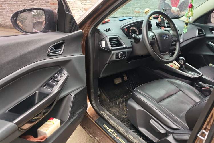 Used Ford Escort 2017 Happiness Edition 1.5L Automatic Fashion Version Driver Seat