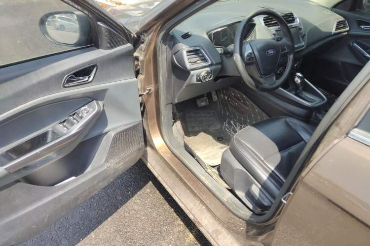Used Ford Escort 2017 Happiness Edition 1.5L Automatic Fashion Version Driver Seat
