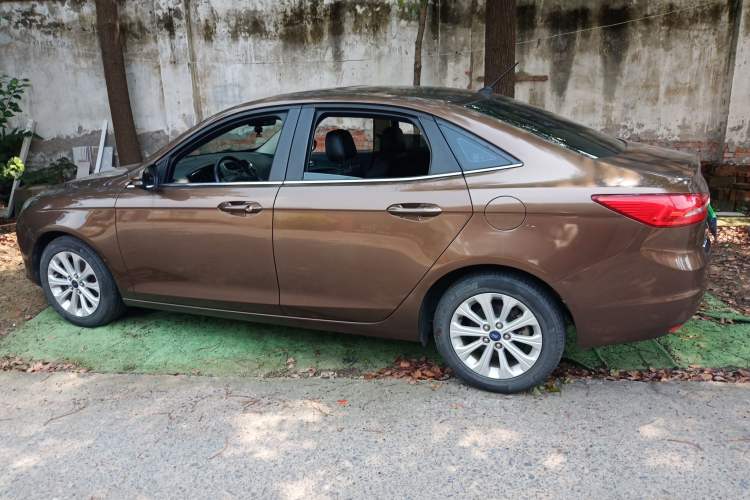 Used Ford Escort 2017 Happiness Edition 1.5L Automatic Fashion Version Exterior 3