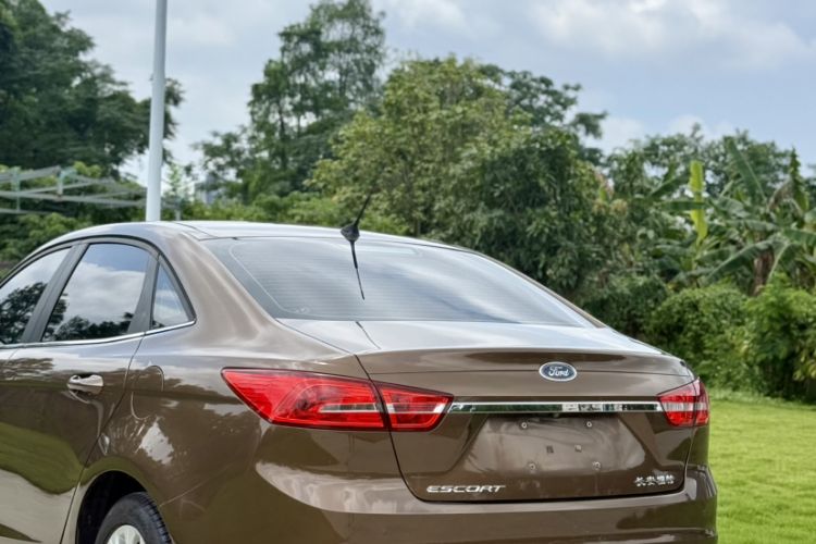 Used Ford Escort 2017 Happiness Edition 1.5L Automatic Fashion Version Exterior 6