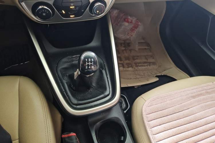 Used Ford Escort 2017 1.5L Manual Comfort Model Gear Lever