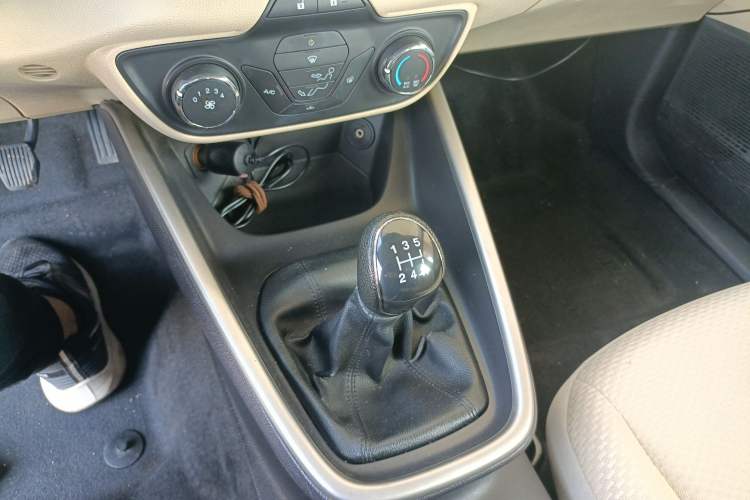 Used Ford Escort 2017 Revised Version 1.5L Manual Comfort Edition Gear Lever